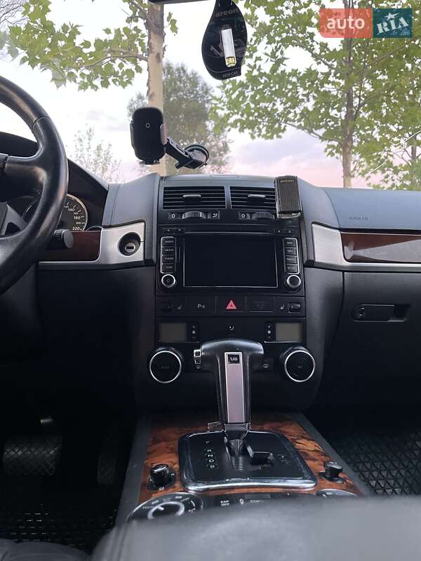 Позашляховик / Кросовер Volkswagen Touareg 2007 в Дніпрі