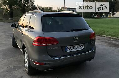 Внедорожник / Кроссовер Volkswagen Touareg 2014 в Радивилове