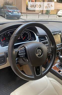 Внедорожник / Кроссовер Volkswagen Touareg 2011 в Львове