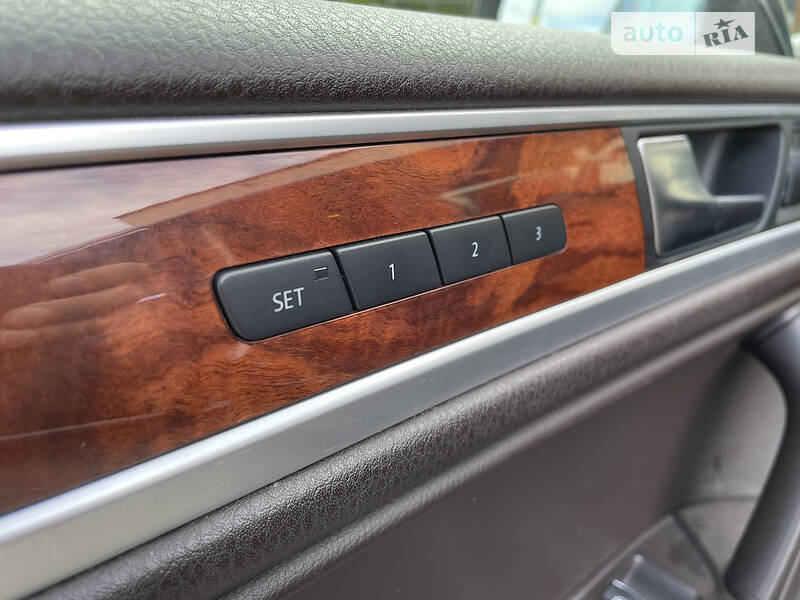 Внедорожник / Кроссовер Volkswagen Touareg 2010 в Бердичеве