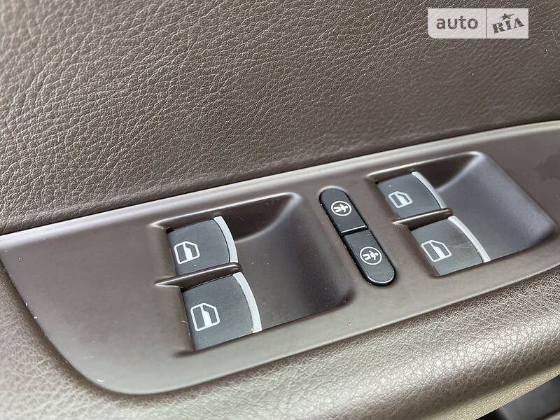 Внедорожник / Кроссовер Volkswagen Touareg 2010 в Бердичеве