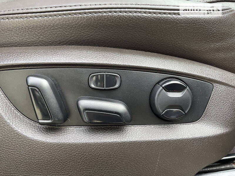 Внедорожник / Кроссовер Volkswagen Touareg 2010 в Бердичеве