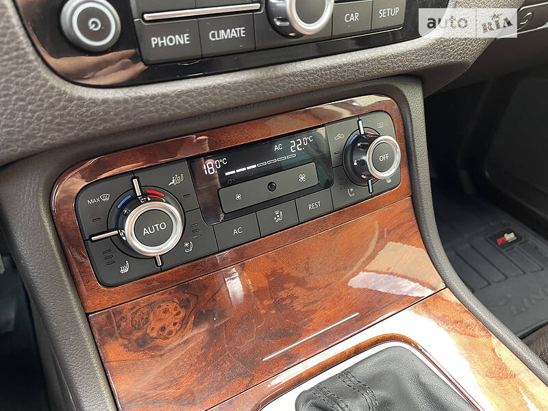 Внедорожник / Кроссовер Volkswagen Touareg 2010 в Бердичеве