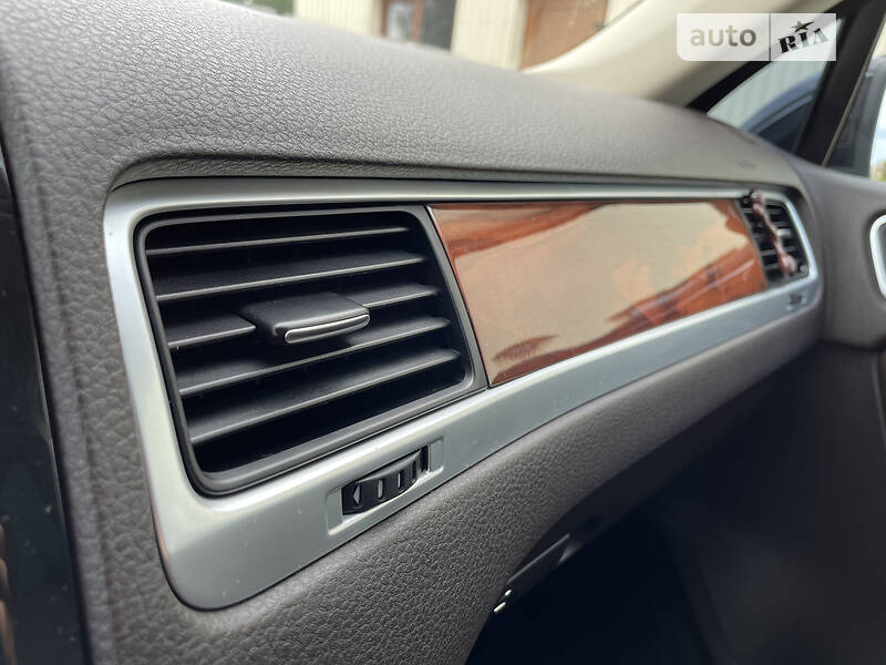 Внедорожник / Кроссовер Volkswagen Touareg 2010 в Бердичеве