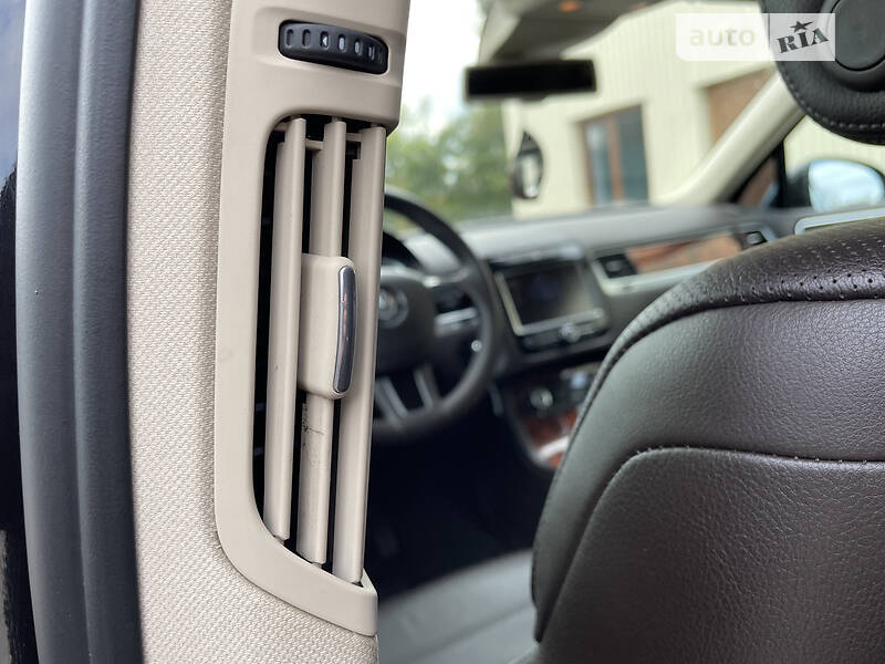 Внедорожник / Кроссовер Volkswagen Touareg 2010 в Бердичеве