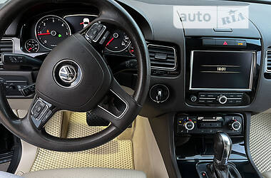 Внедорожник / Кроссовер Volkswagen Touareg 2012 в Полтаве