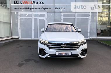 Внедорожник / Кроссовер Volkswagen Touareg 2019 в Киеве