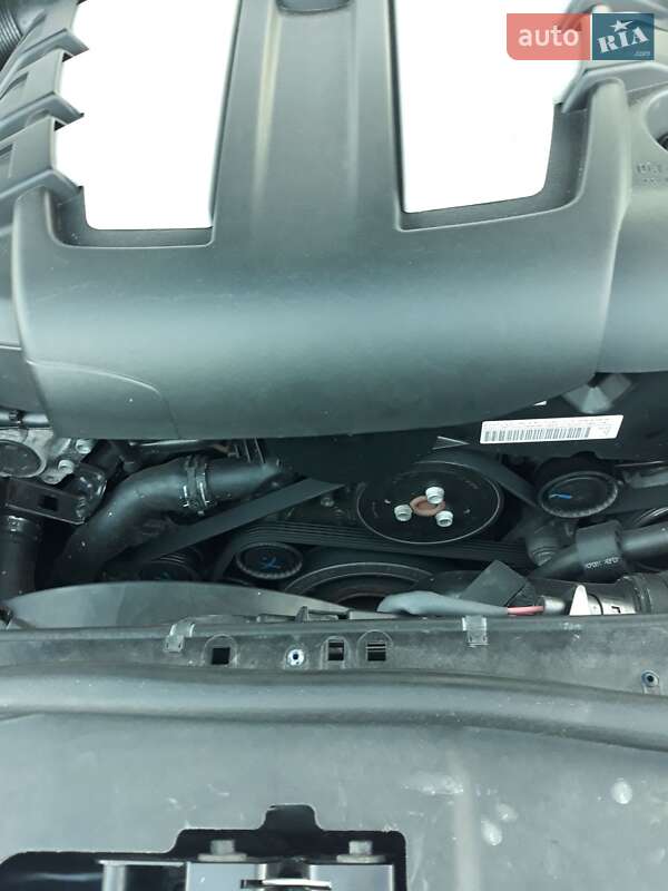 Позашляховик / Кросовер Volkswagen Touareg 2005 в Львові