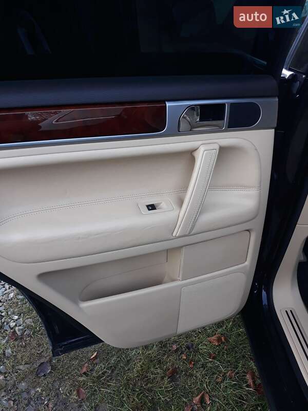 Позашляховик / Кросовер Volkswagen Touareg 2005 в Львові
