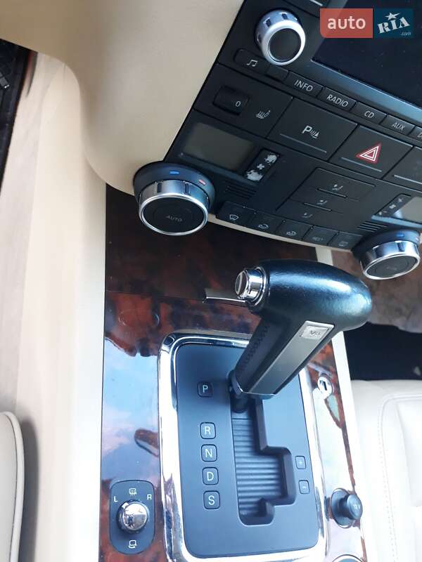 Позашляховик / Кросовер Volkswagen Touareg 2005 в Львові