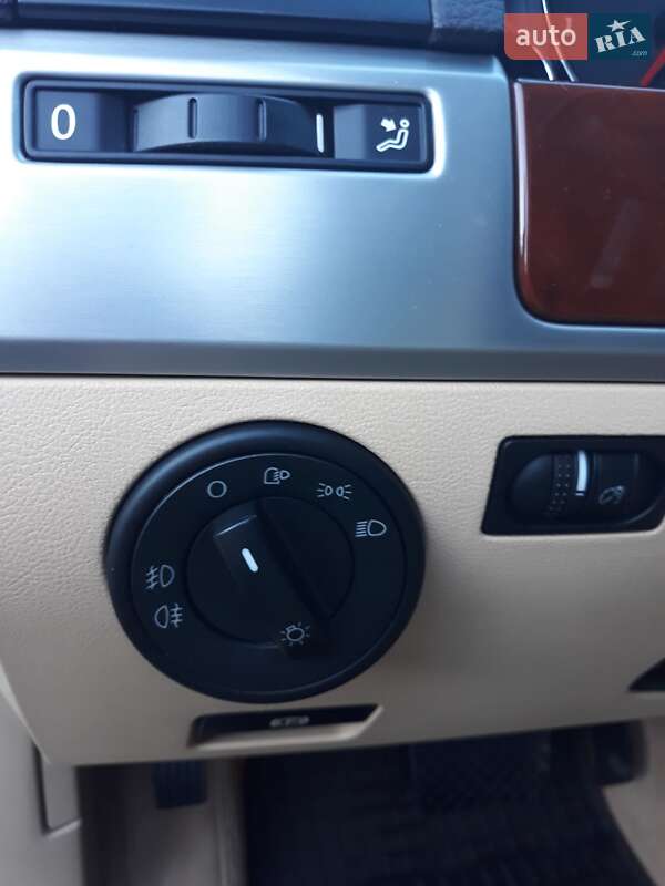 Позашляховик / Кросовер Volkswagen Touareg 2005 в Львові