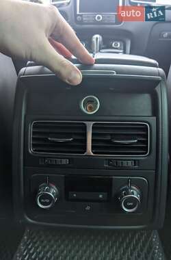 Позашляховик / Кросовер Volkswagen Touareg 2014 в 