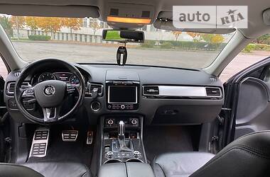 Внедорожник / Кроссовер Volkswagen Touareg 2014 в Ужгороде