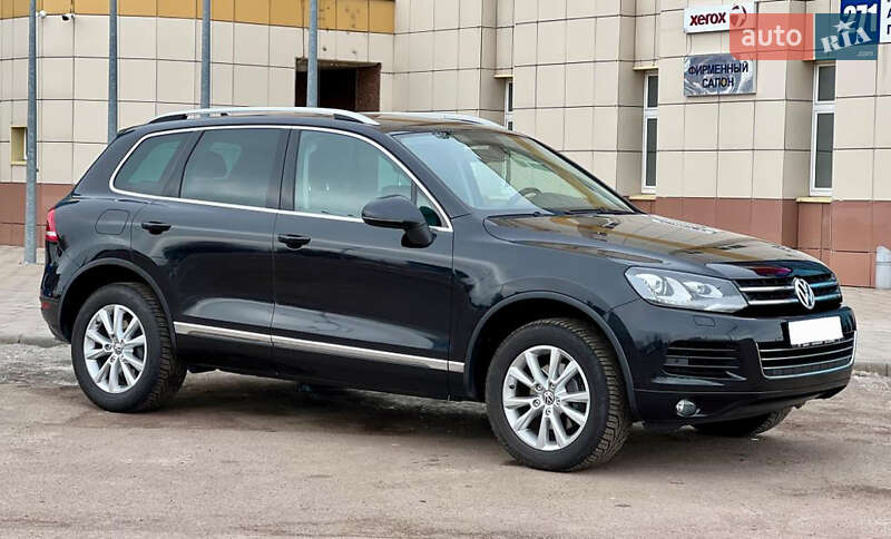 Внедорожник / Кроссовер Volkswagen Touareg 2014 в Харькове