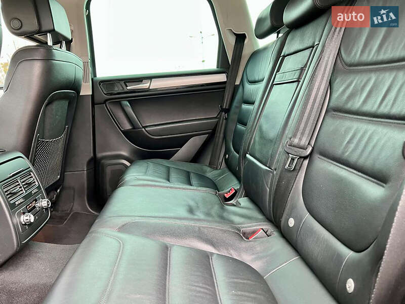 Внедорожник / Кроссовер Volkswagen Touareg 2014 в Харькове