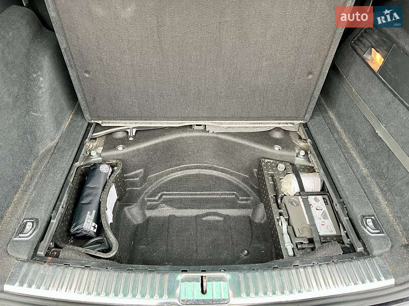 Внедорожник / Кроссовер Volkswagen Touareg 2014 в Харькове