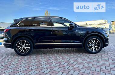 Внедорожник / Кроссовер Volkswagen Touareg 2019 в 