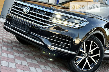 Внедорожник / Кроссовер Volkswagen Touareg 2019 в 
