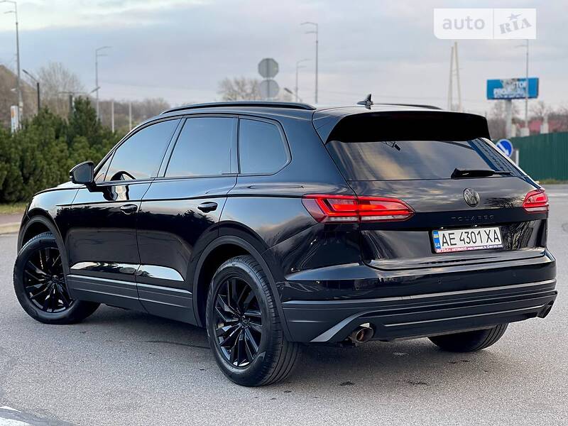 Внедорожник / Кроссовер Volkswagen Touareg 2021 в Киеве