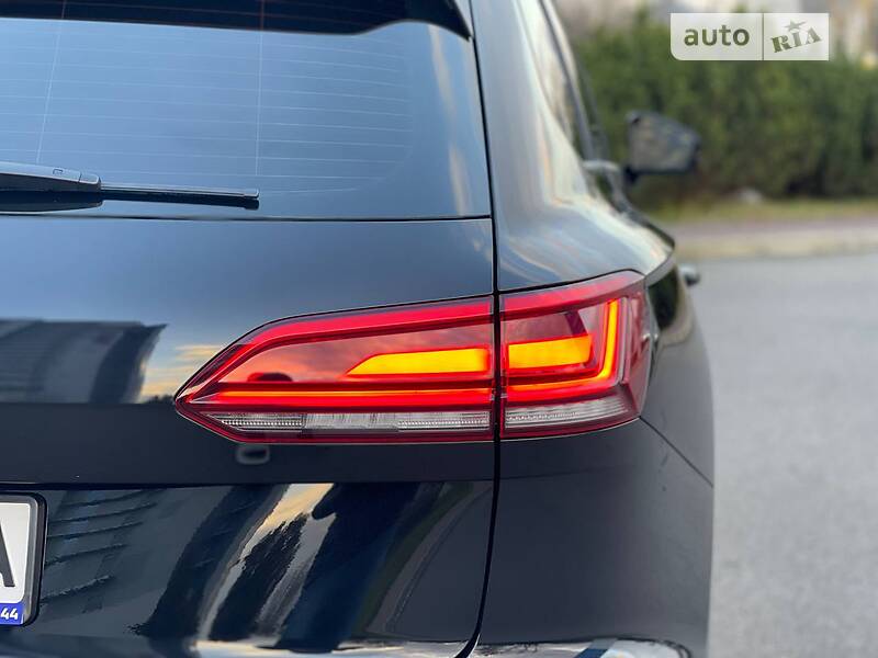 Внедорожник / Кроссовер Volkswagen Touareg 2021 в Киеве