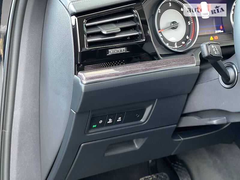 Внедорожник / Кроссовер Volkswagen Touareg 2021 в Киеве