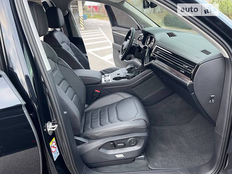 Внедорожник / Кроссовер Volkswagen Touareg 2021 в Киеве