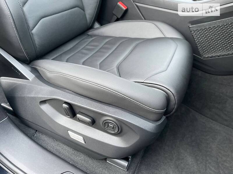 Внедорожник / Кроссовер Volkswagen Touareg 2021 в Киеве