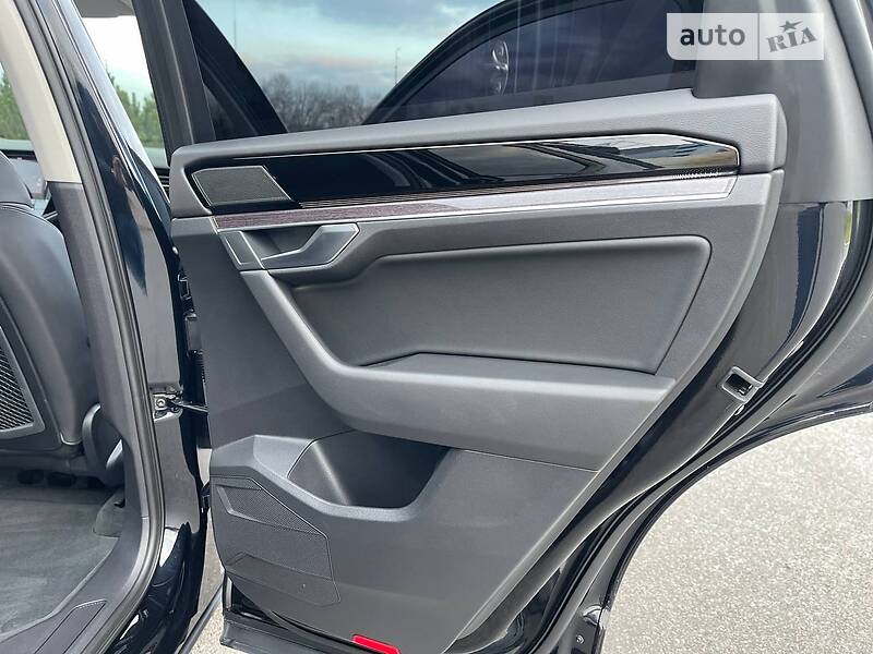 Внедорожник / Кроссовер Volkswagen Touareg 2021 в Киеве