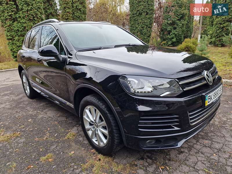 Позашляховик / Кросовер Volkswagen Touareg 2013 в Рівному