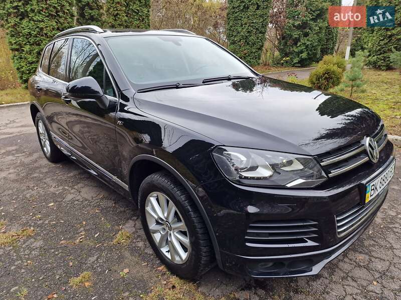 Позашляховик / Кросовер Volkswagen Touareg 2013 в Рівному