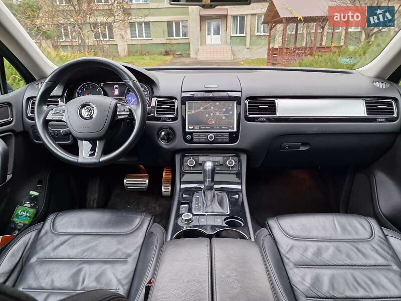 Позашляховик / Кросовер Volkswagen Touareg 2013 в Рівному