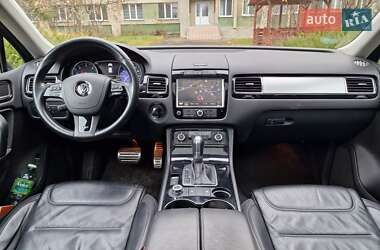 Внедорожник / Кроссовер Volkswagen Touareg 2013 в Ровно