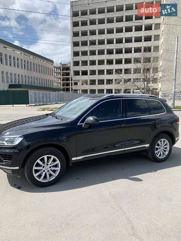 Внедорожник / Кроссовер Volkswagen Touareg 2014 в Тернополе
