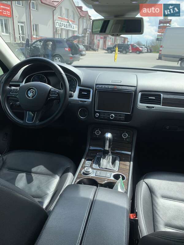 Внедорожник / Кроссовер Volkswagen Touareg 2014 в Тернополе