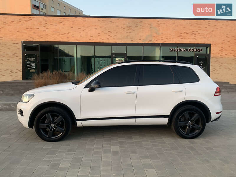 Внедорожник / Кроссовер Volkswagen Touareg 2012 в Хмельницком