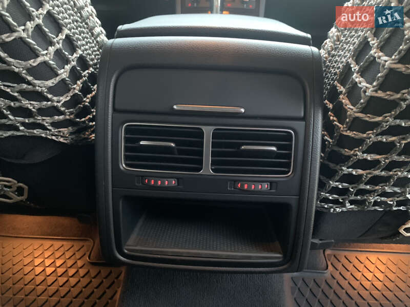 Внедорожник / Кроссовер Volkswagen Touareg 2012 в Хмельницком