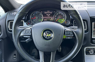 Внедорожник / Кроссовер Volkswagen Touareg 2010 в 