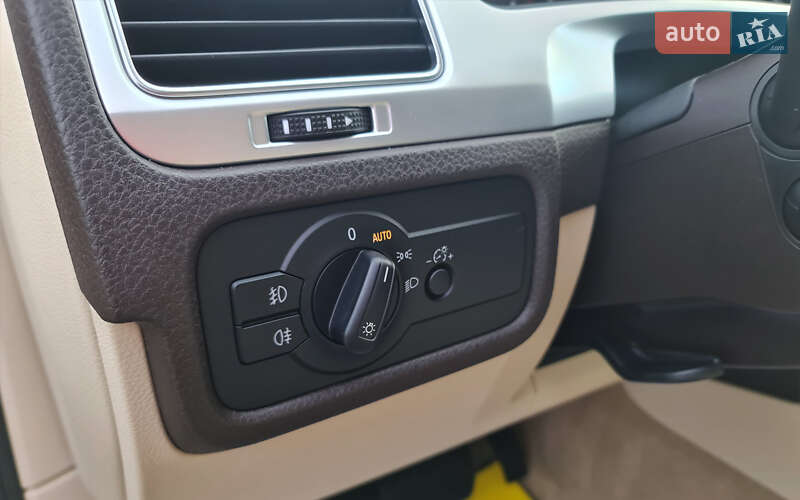 Внедорожник / Кроссовер Volkswagen Touareg 2015 в Львове