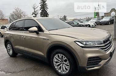 Внедорожник / Кроссовер Volkswagen Touareg 2019 в Тернополе