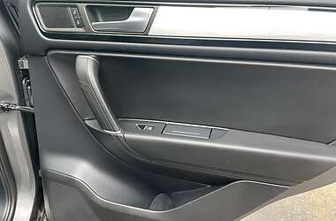Внедорожник / Кроссовер Volkswagen Touareg 2010 в 