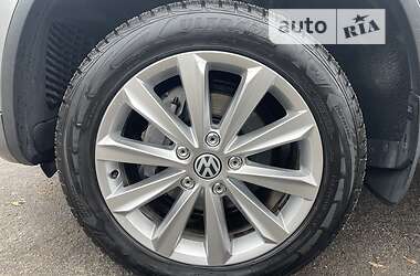 Внедорожник / Кроссовер Volkswagen Touareg 2010 в 