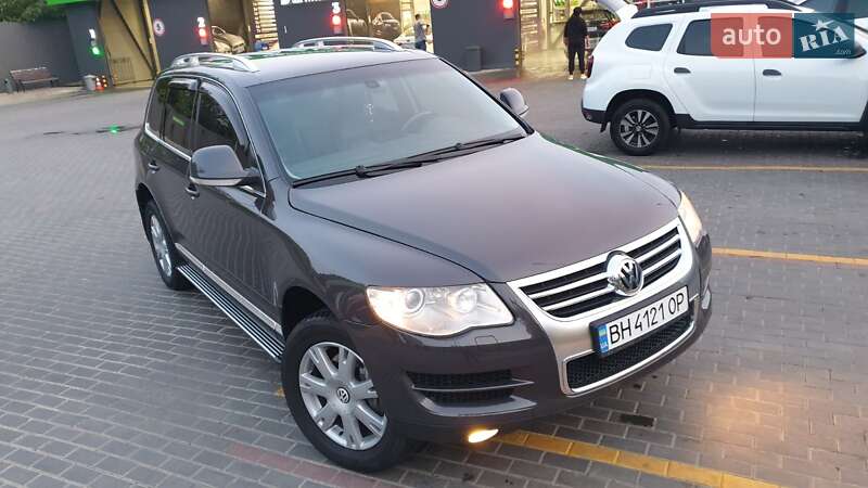 Внедорожник / Кроссовер Volkswagen Touareg 2010 в Хусте