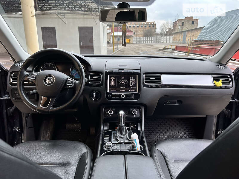 Позашляховик / Кросовер Volkswagen Touareg 2013 в Хмельницькому