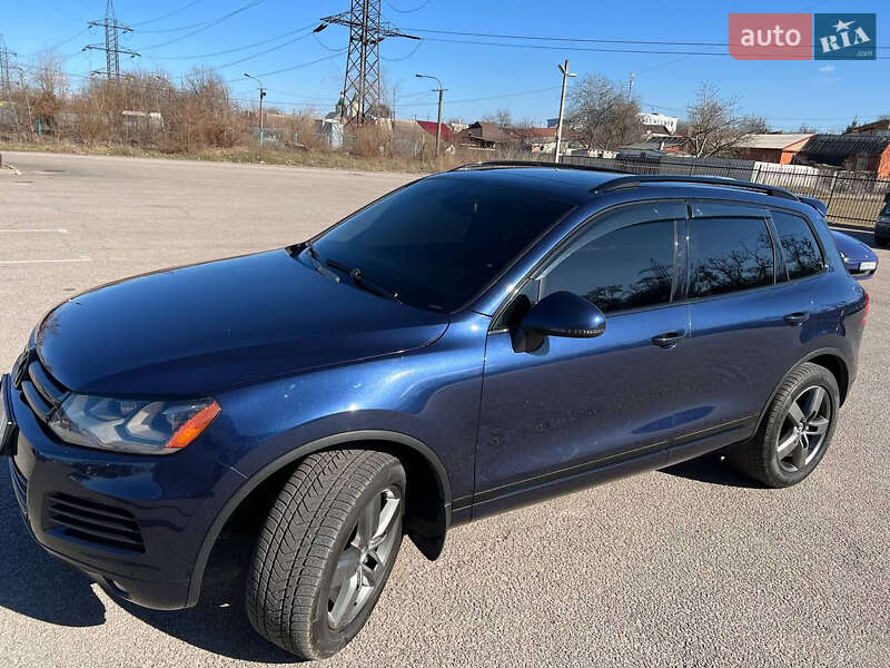 Внедорожник / Кроссовер Volkswagen Touareg 2013 в Днепре