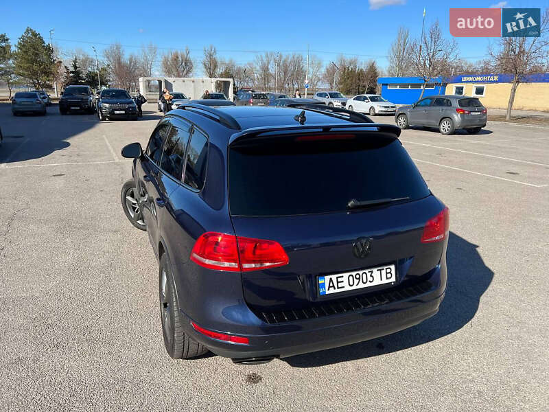Внедорожник / Кроссовер Volkswagen Touareg 2013 в Днепре
