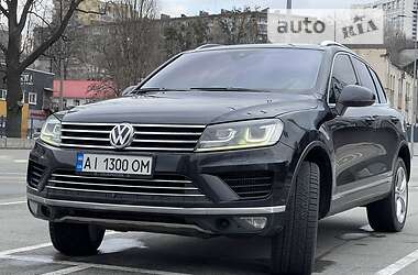 Позашляховик / Кросовер Volkswagen Touareg 2015 в Києві