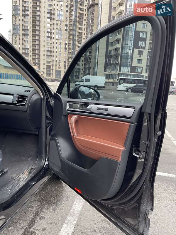Внедорожник / Кроссовер Volkswagen Touareg 2015 в Киеве фото 13 Внедорожник / Кроссовер Volkswagen Touareg 2015 в Киеве