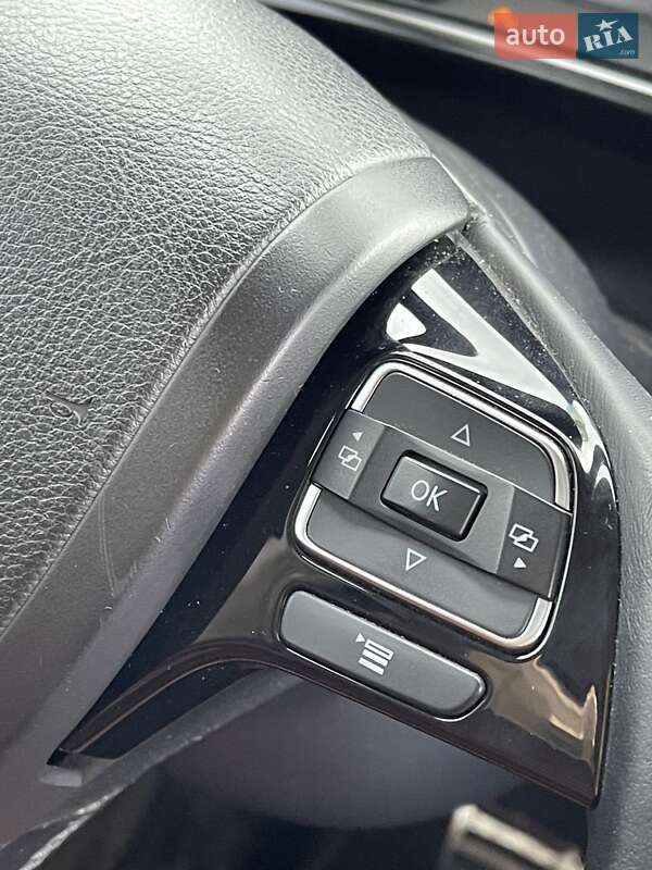 Внедорожник / Кроссовер Volkswagen Touareg 2015 в Киеве фото 16 Внедорожник / Кроссовер Volkswagen Touareg 2015 в Киеве