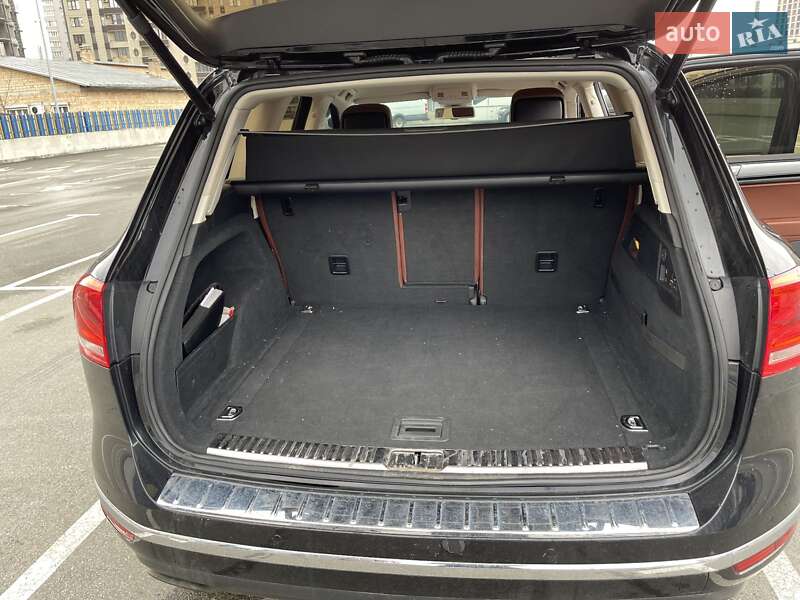 Внедорожник / Кроссовер Volkswagen Touareg 2015 в Киеве фото 31 Внедорожник / Кроссовер Volkswagen Touareg 2015 в Киеве