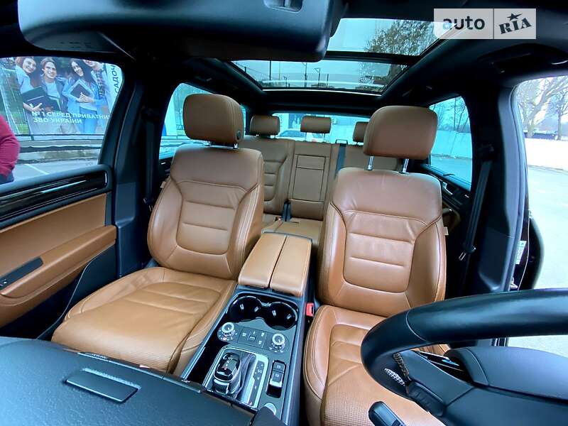 Позашляховик / Кросовер Volkswagen Touareg 2014 в Києві